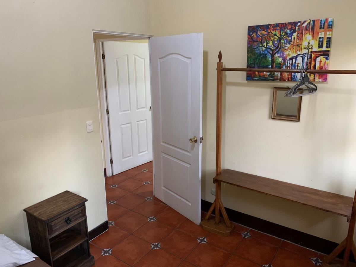 Casa Veronica A 2 Kilometros Del Irtra ريتالهوليو المظهر الخارجي الصورة